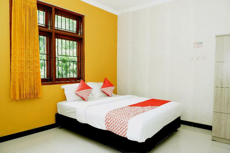 Oyo 338 Guest House Omah Manahan Syariah Solo Zewnętrze zdjęcie